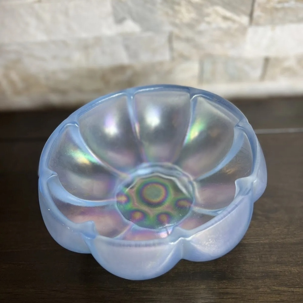 Vintage Fenton decorative glass bowl blue. Shape of flower. Great condit…